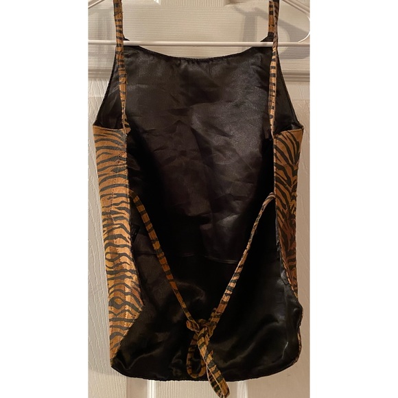 Woman’s Juicy Lucy tiger striped top size medium - Picture 2 of 3